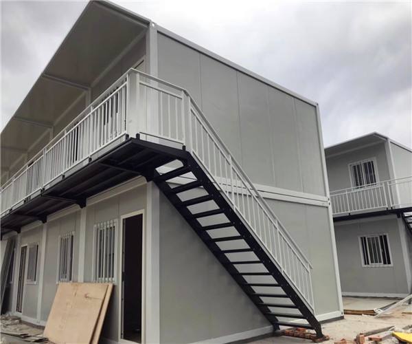 集成房屋是屬于長久性的住宅,使用壽命應該在70年以上,再者就是輕鋼集成房屋結構特別的穩定 集成房屋是屬于長久性的住宅,使用壽命應該在70年以上,再者就是輕鋼集成房屋結構特別的穩定